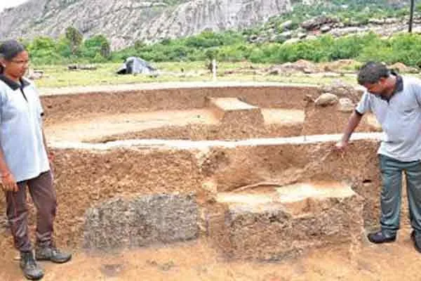 Discovery of a 2500 year old iron sword near Krishnagiri; Archaeological Department Information!
