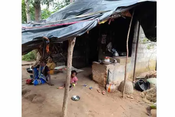 The pain of a disabled woman who cannot walk with her mother in a house without a toilet.