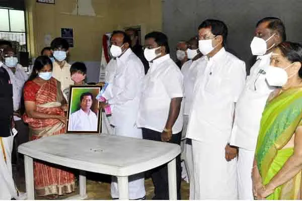Team to help late journalist's family ..!