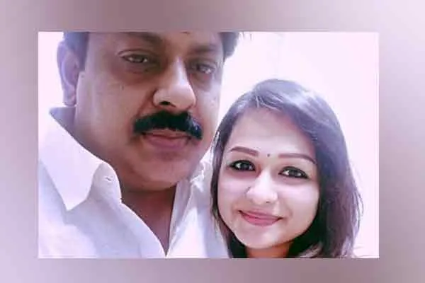   Actress Santhini sues for Rs 2 lakh Former Minister Manikandan