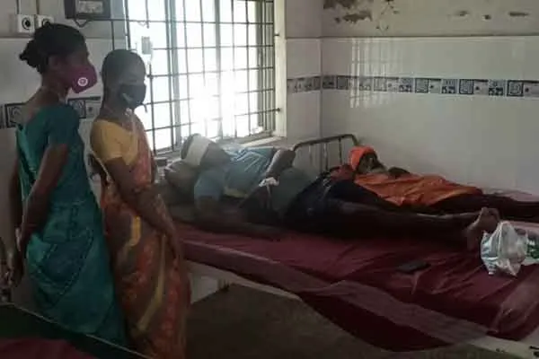 Sri Lankan navy fires on Tamil Nadu fishermen ..!