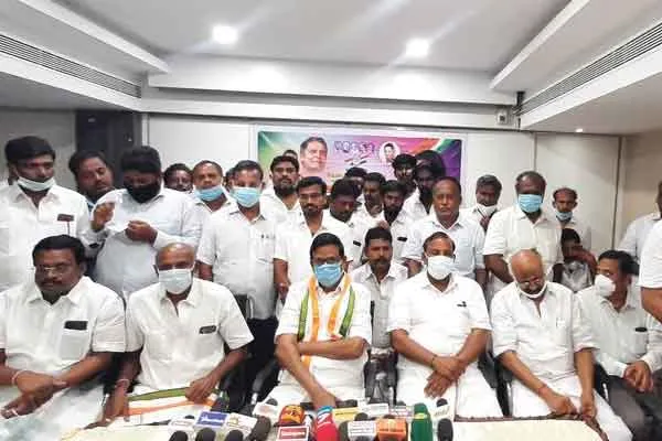 Tamil Manila Congress members joined in Congress in front of  KS Alagiri