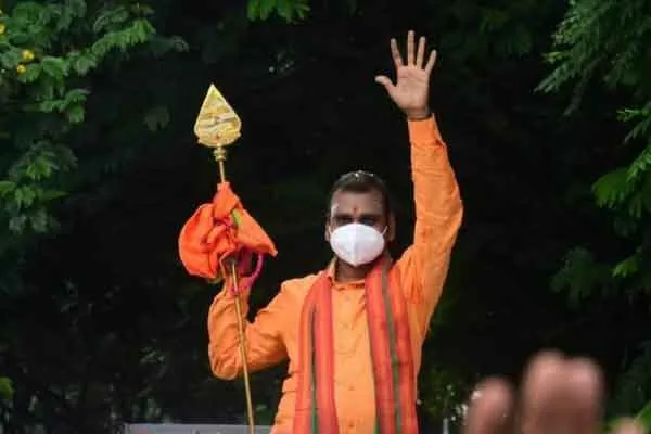Supporters of L. Murugan  reports going to the BJP 