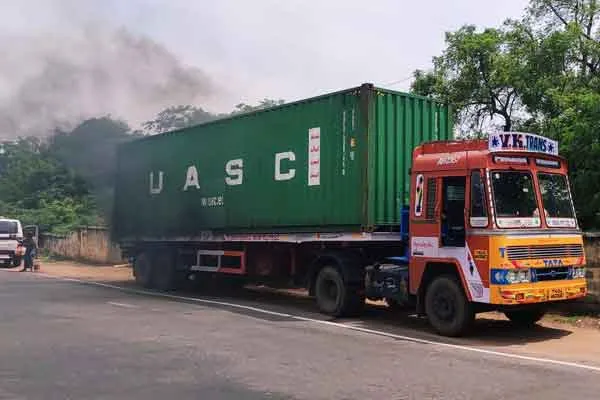 Fire in a moving truck .. Traffic change