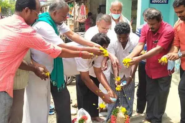 Social activists paid homage to the felled trees 
