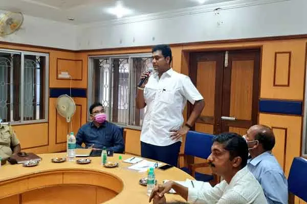 TRB Raja met traders members 