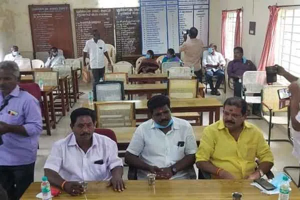 Own party councilors oppose DMK chairman  
