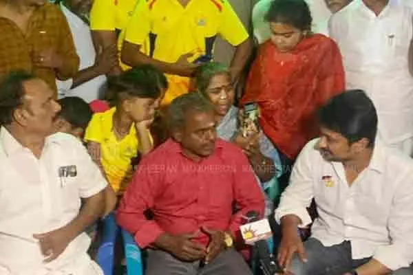DMK Udhayanithi visit dhoni fan house in thittakudi 