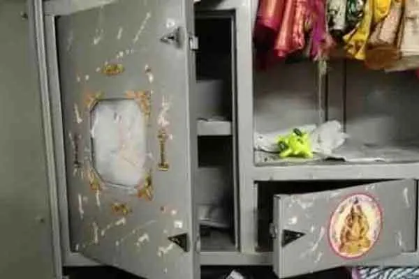 Break the lock and loot the jewelry
