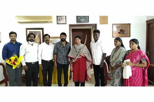 DMK MP Kanimozhi starting her campaign at selam edappadi 
