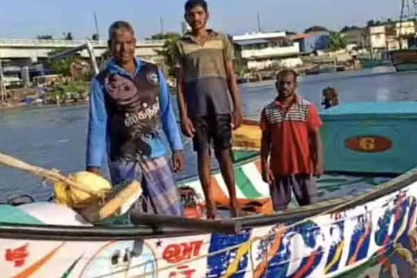 Sri Lankan pirates; Tamil Nadu fishermen in fear