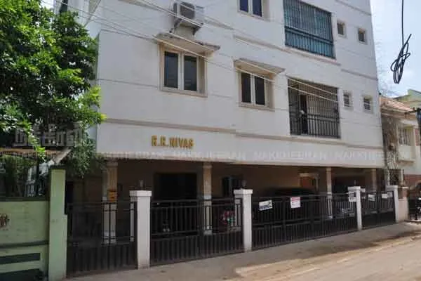 KC Veeramani's house in Kolathur, Chennai raided!