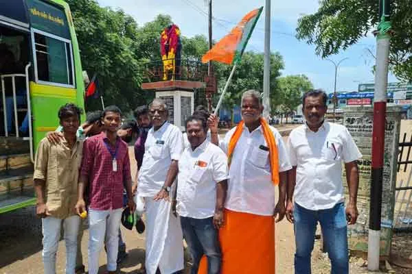 BJP members  offered sweets near Periyar statue 