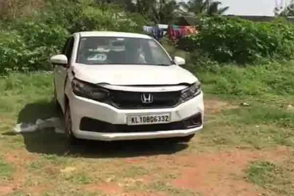Rs 1 crore in car secret area .. Rs 27 lakh looted with a .. Police investigation ..!