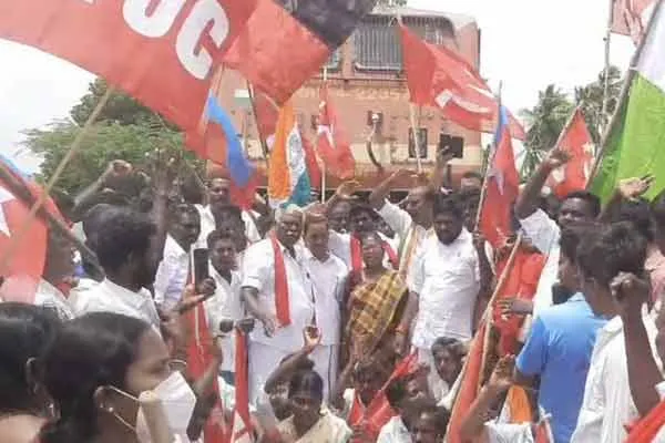 Train block in nagapattinam for farmers bill
