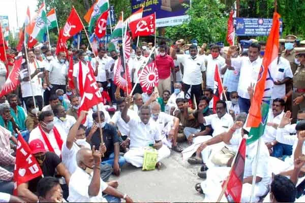 Road and Train block at erode to support farmers 