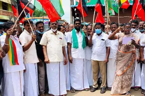 MLA Kannan supports farmers who struggle in Delhi 