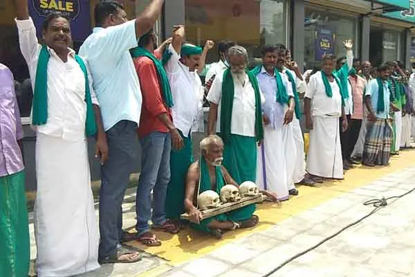 Trichy farmers struggle to arrest of UP Deputy Chief Minister's son!