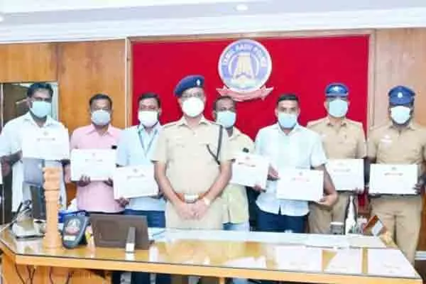 Tourist vehicle accident; Superintendent of Police praises those who helped to avoid casualties!