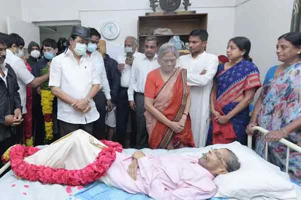Chief Minister condoles  senior lawyer Natarajan