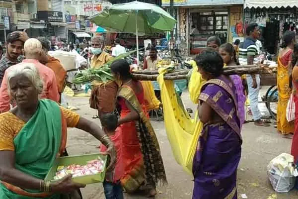 Sugarcane cradle and Annamalaiyar ... Couple coming with children ..