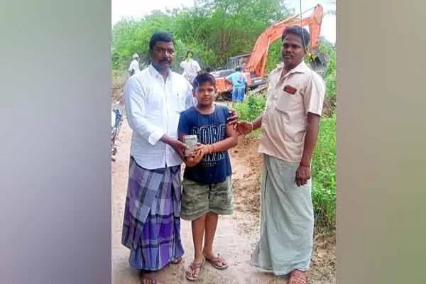 Schoolboy who donated his bill savings for water level alignment!