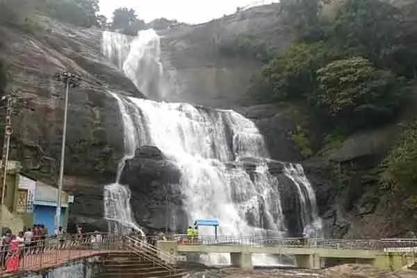 Low flood .. Public allowed in Courtallam Falls