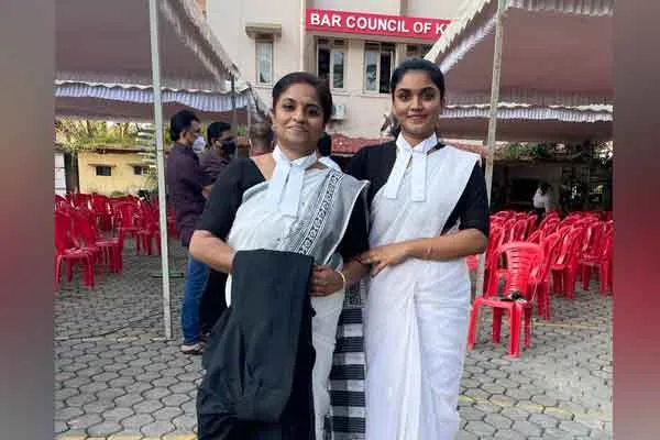 Kerala alupuzha woman and her daughter got LLB Degree at same time 