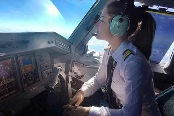15 lakh rupees rolled over to a woman claiming to buy a pilot job!