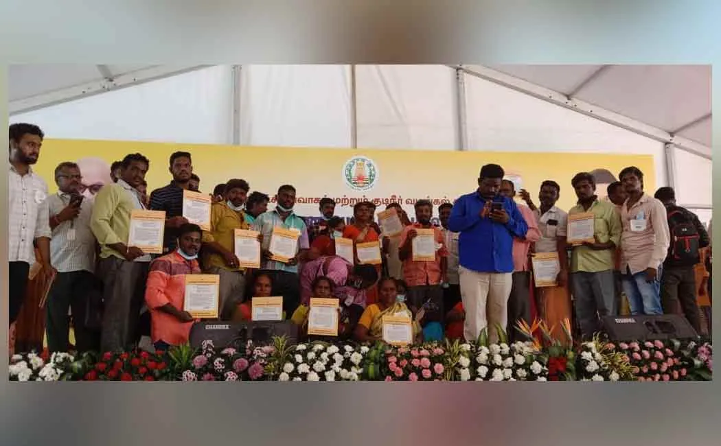 Workers who put the work order at the Kalaignar memorial and did the honors!