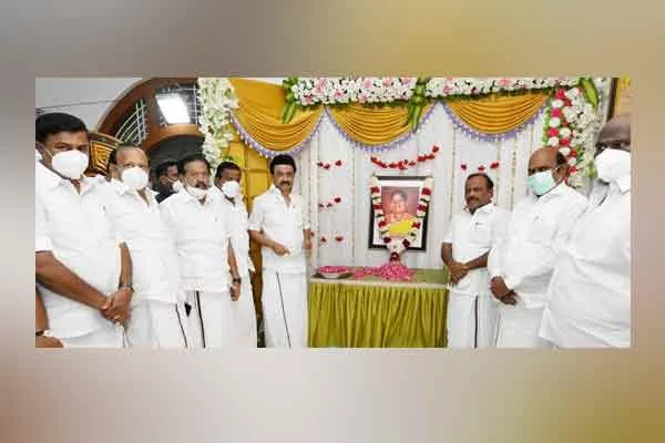 Chief Minister MK Stalin's floral tribute to Minister Ganesan's wife 