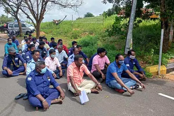 BJP involved made problem! Customs staff besiege Deputy Superintendent's office!