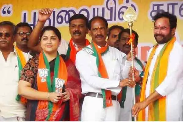 Actress kushboo public addressed pondicherry  