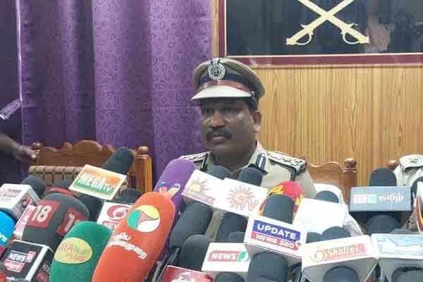 Karnataka woman  surrenders to Tamil Nadu police