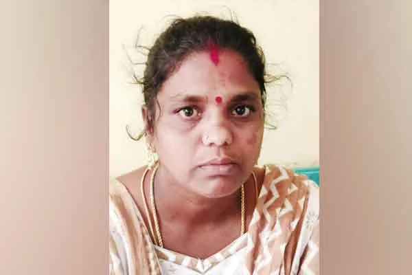 The woman who pretended to do housework and stole jewelry!