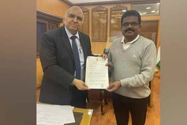 Dindigul MP gave Request Petition ​​to Railway Board Chairman