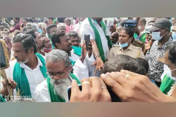 Farmers struggle  on National Highway!
