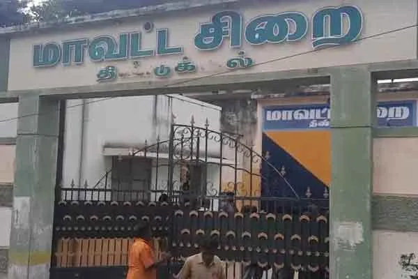 Jailer asking  bribe to see prisoner! The woman involved in Struggle 