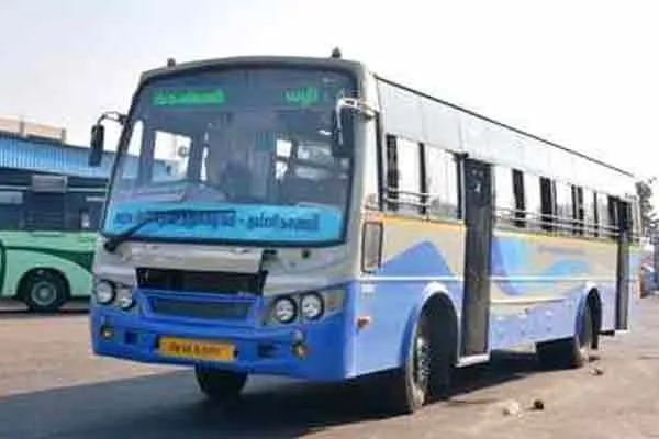The driver who drove the government bus to the hospital to save the conductor..!