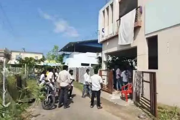 Unoccupied housing; Persons rented to other persons!