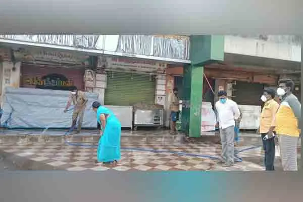 Municipal Commissioner makes curfew effective!