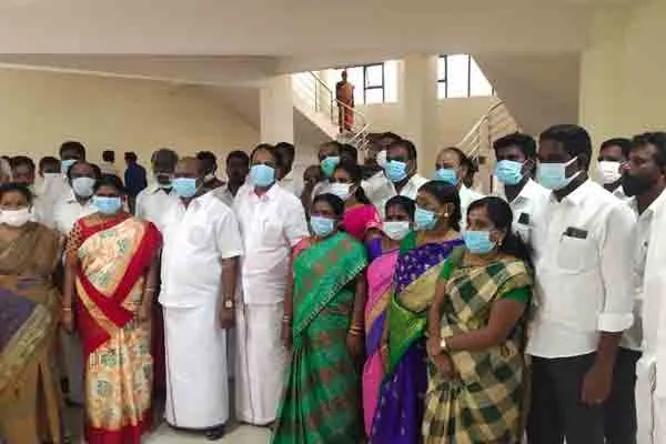 vComplaint that DMK is interfering in the work of the Panchayat Union! ADMK councilors petition district collector