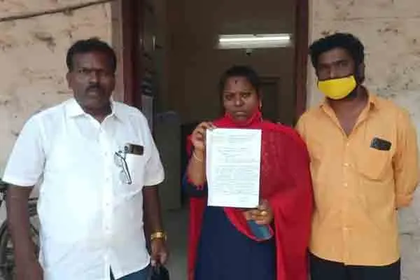 Woman struggles to file nomination in dindigul