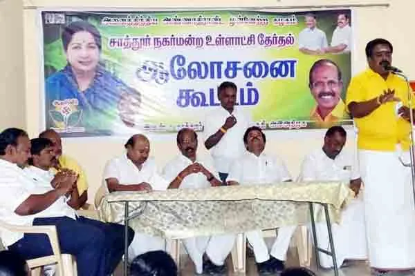 ADMK Shanmugakani jumped from the floor in fear of the police! - Viral Fracture Treatment Video!