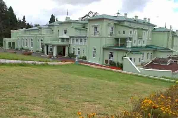 Governor's House color changed! Is daughter marriage the cause?