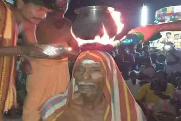 Strange worship that puts Pongal on the head!