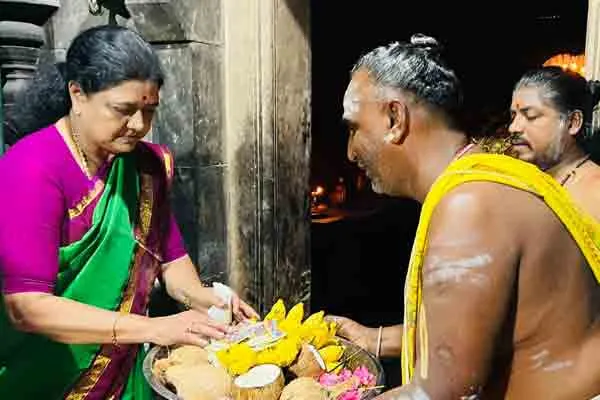 Sasikala  took selfie with people!
