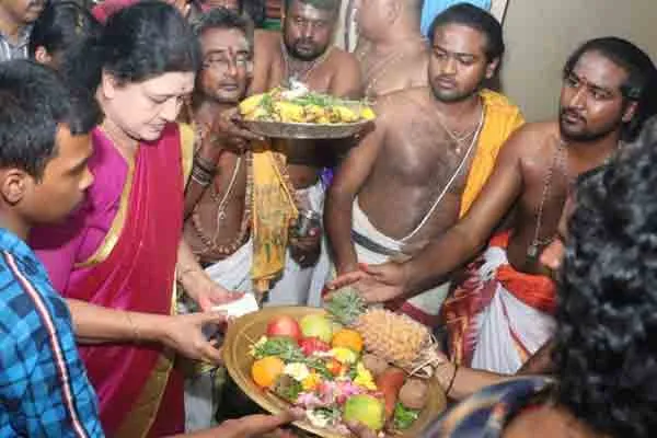 Sasikala who visited seven temples in one day 