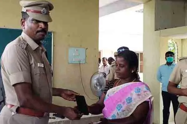 Nine lakh rupees worth of cell phones handed over!