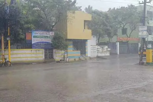Rain on the Nagapattinam  Holidays for schools!